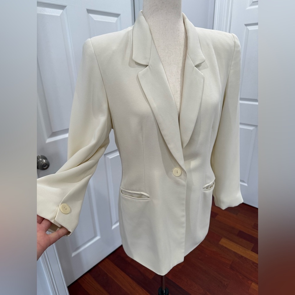 Elegant Cream Women's Blazer